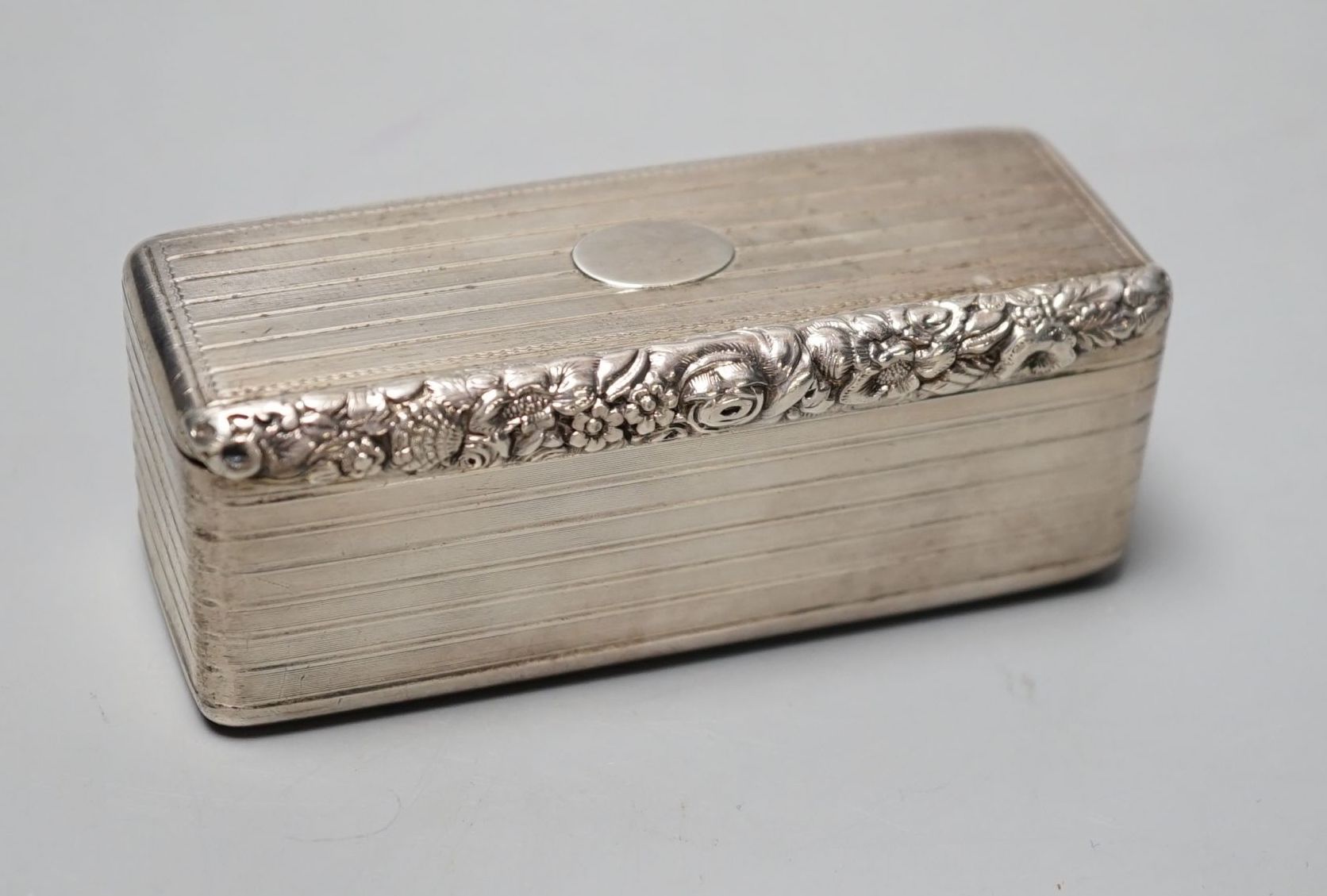 A late George III engine turned silver snuff box, by Thomas Edwards, London, 1819, 9cm.